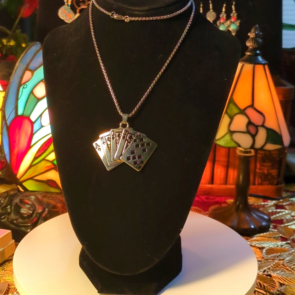 Men's fashion Costume Jewelry Necklace 22in NWOT